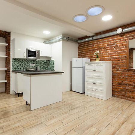 Spacious Apartment In Quiet Courtyard Near Charles Bridge Прага Экстерьер фото