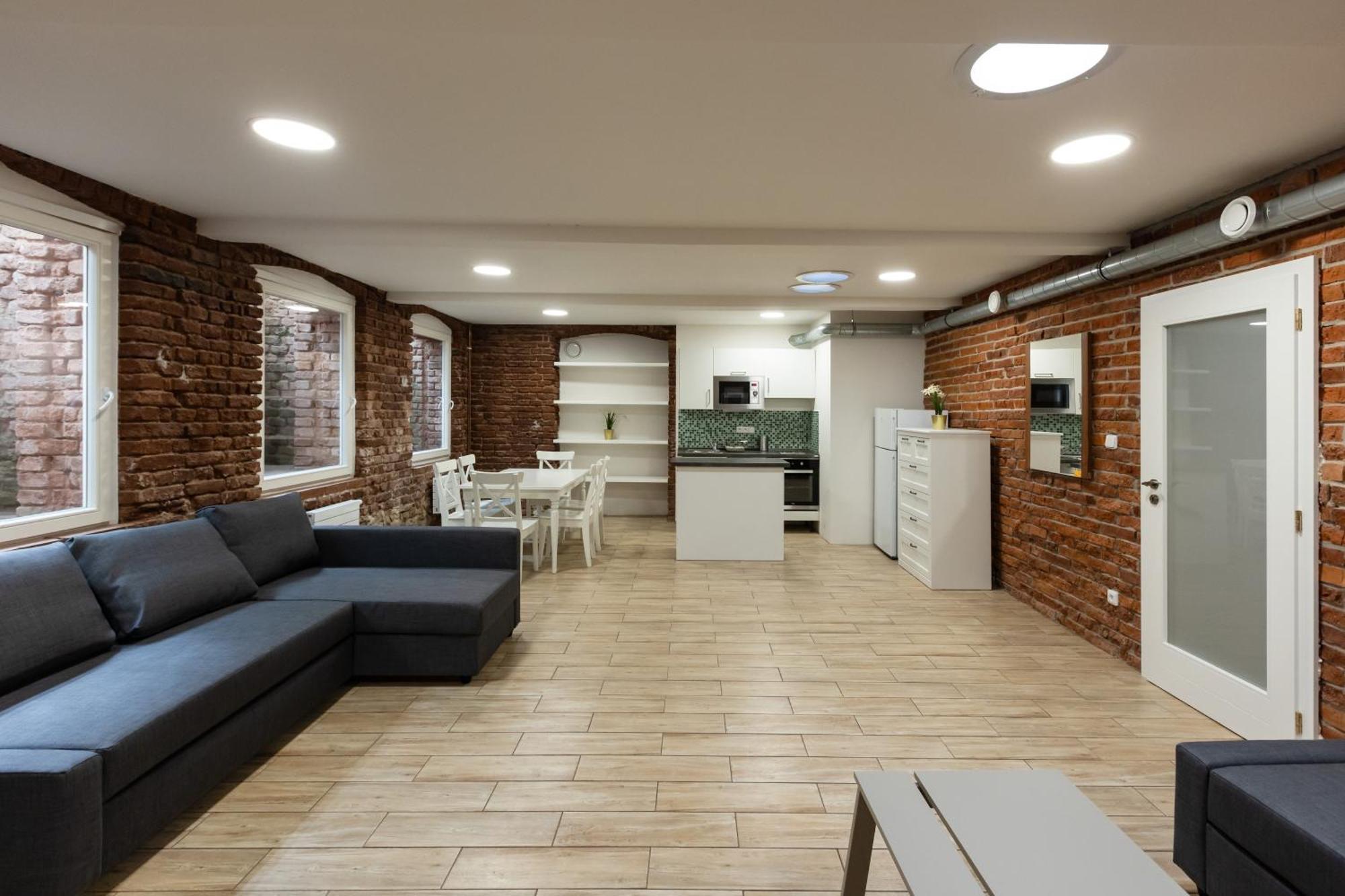 Spacious Apartment In Quiet Courtyard Near Charles Bridge Прага Экстерьер фото