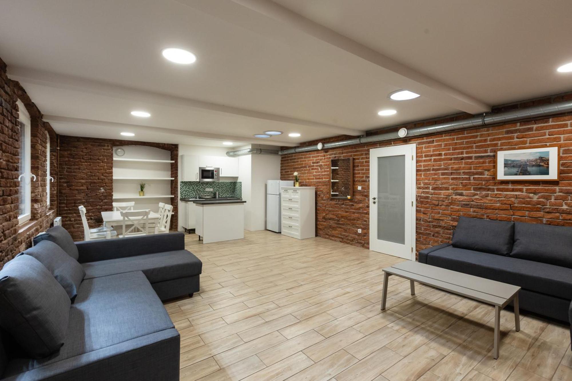 Spacious Apartment In Quiet Courtyard Near Charles Bridge Прага Экстерьер фото